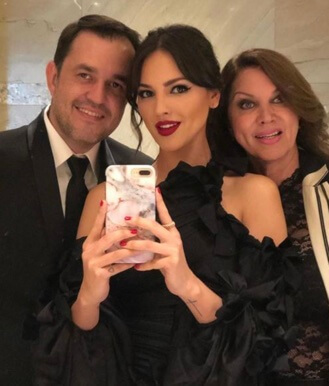 Glenda Reyna with her daughter Eiza Gonzalez and son Yulen Gonzalez Reyna. 